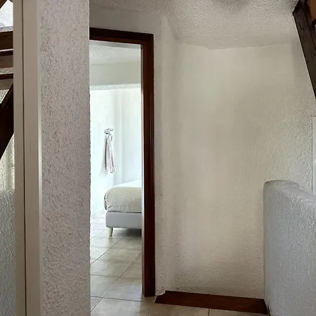 3-story House With Two Terraces